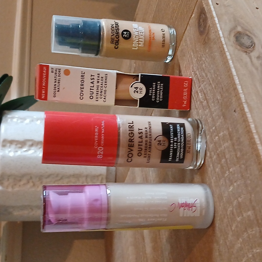 New Foundation Uoma, Covergirl, Revlon, and Concealer Women's Makeup 4pc - Picture 12 of 17